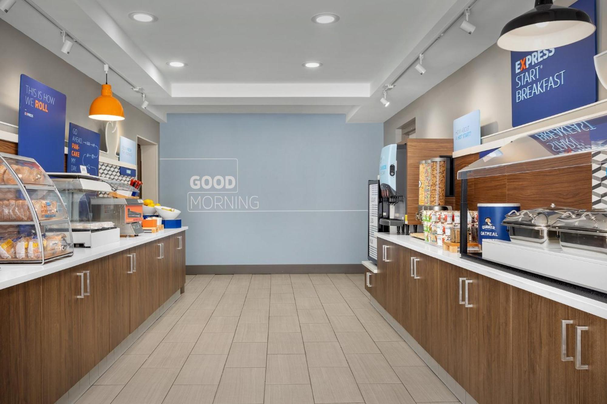 Holiday Inn Express Hotel & Suites Greensboro - Airport Area By Ihg Zewnętrze zdjęcie