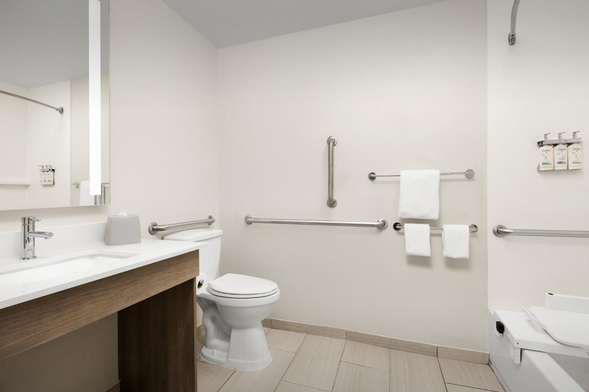 Holiday Inn Express Hotel & Suites Greensboro - Airport Area By Ihg Zewnętrze zdjęcie