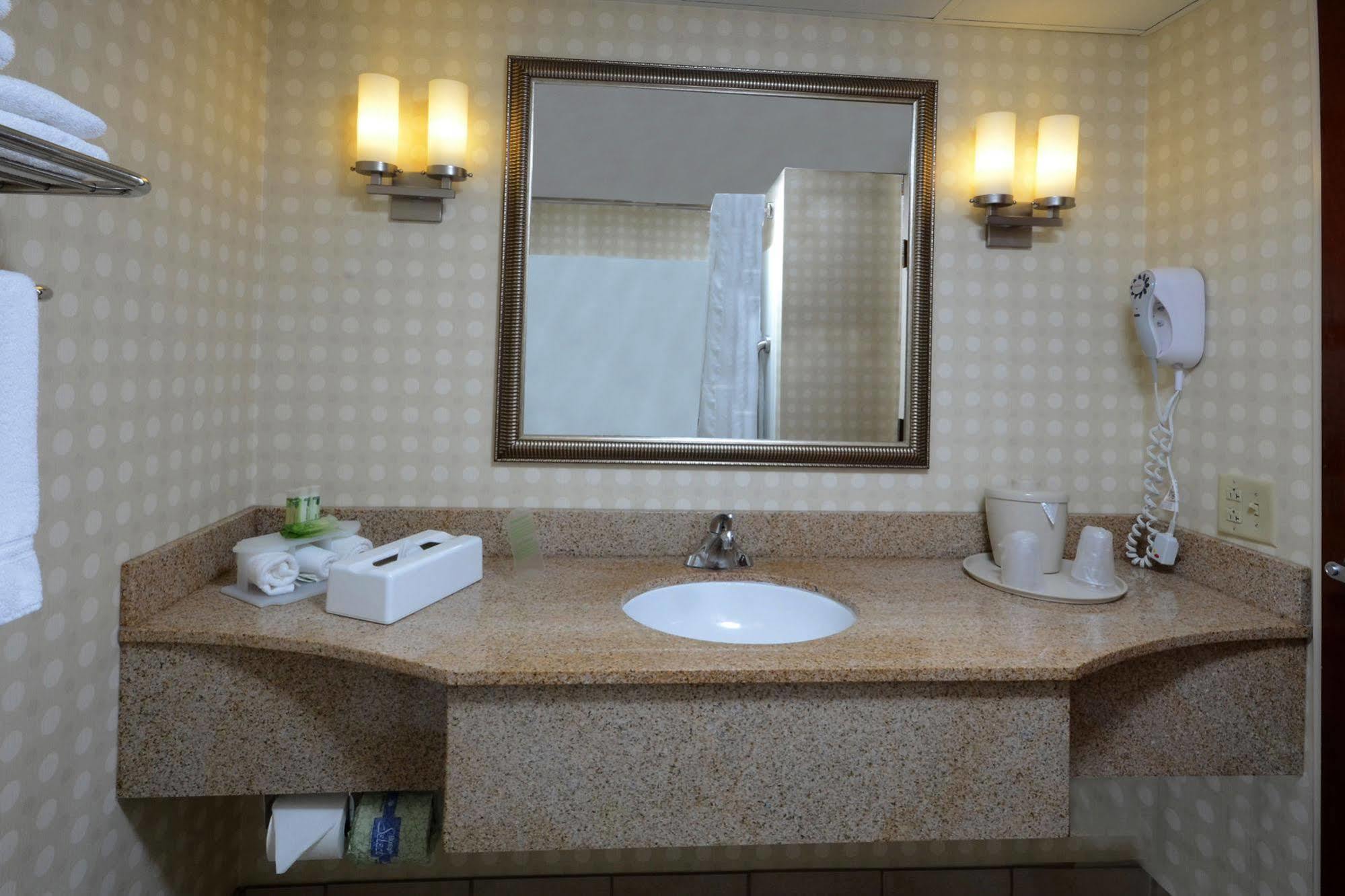 Holiday Inn Express Hotel & Suites Greensboro - Airport Area By Ihg Zewnętrze zdjęcie